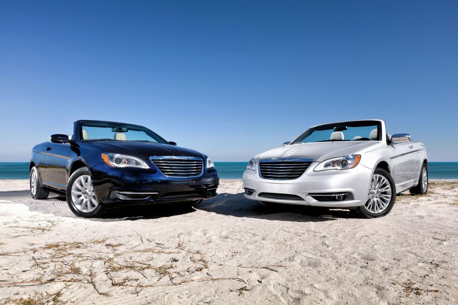  Chrysler 200 Convertible 2011 года  (фото 18 из 73)